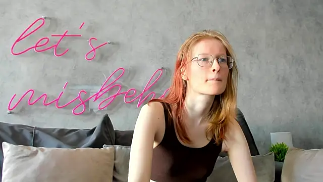 Snapshot of ElizabethHarpper chatting on 02/08/25, 07:59 ElizabethHarpper online show from 02/08/25, 07:59