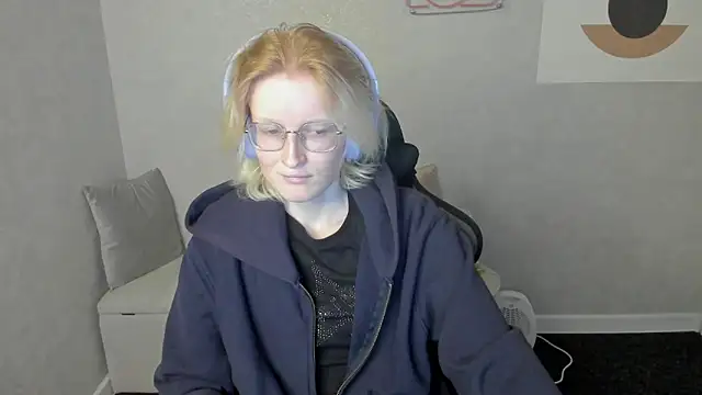 Snapshot of ElizabethHarpper chatting on 09/13/25, 08:14 ElizabethHarpper online show from 09/13/25, 08:14