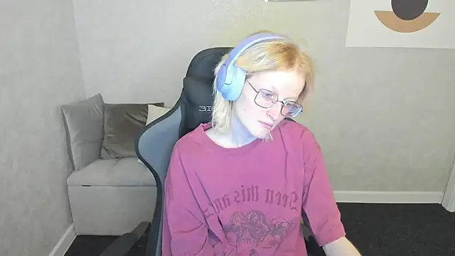 Snapshot of ElizabethHarpper chatting on 09/19/25, 01:07 ElizabethHarpper online show from 09/19/25, 01:07