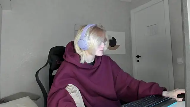 ElizabethHarpper online show from 11/10/25, 01:15