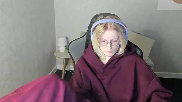 ElizabethHarpper online show from 12/02/25, 01:00