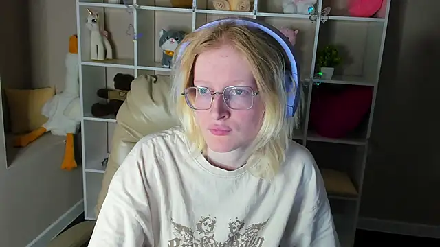 ElizabethHarpper online show from 12/15/25, 12:59