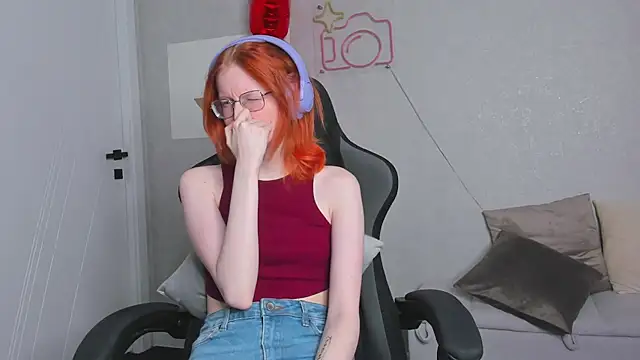 Snapshot of ElizabethHarpper chatting on 02/18/26, 09:27 ElizabethHarpper online show from 02/18/26, 09:27