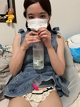Snapshot of RIRI_Chan_ chatting on 07/18/26, 11:58 RIRI Chan online show from 07/18/26, 11:58