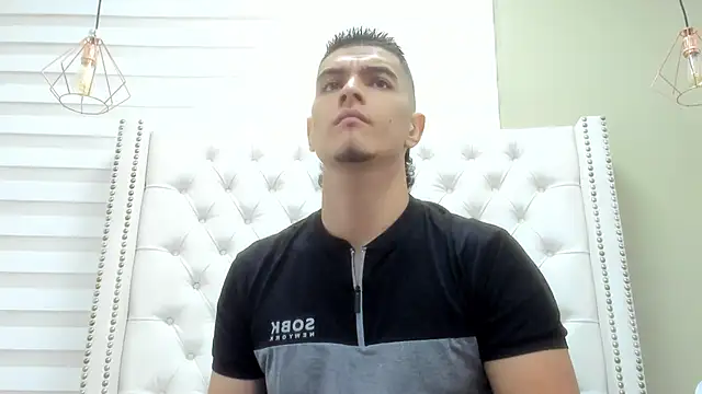 DAVID VICTORIAA online show from 10/31/25, 01:01