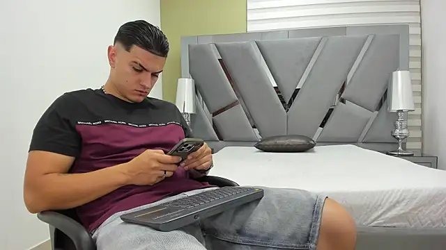 DAVID VICTORIAA online show from 06/19/26, 01:15