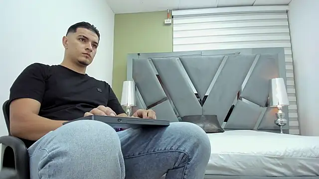 DAVID VICTORIAA online show from 07/17/26, 01:07