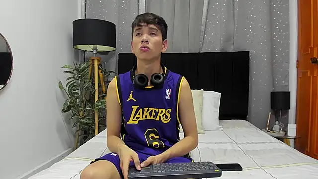 Brian-Ausslos online show from 01/05/25, 04:58