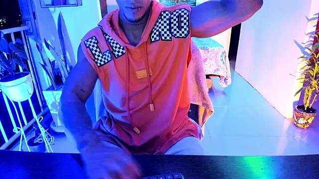 Adam Valenciia online show from 11/07/25, 04:45