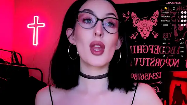 Miss Alice   online show from 11/16/25, 12:49