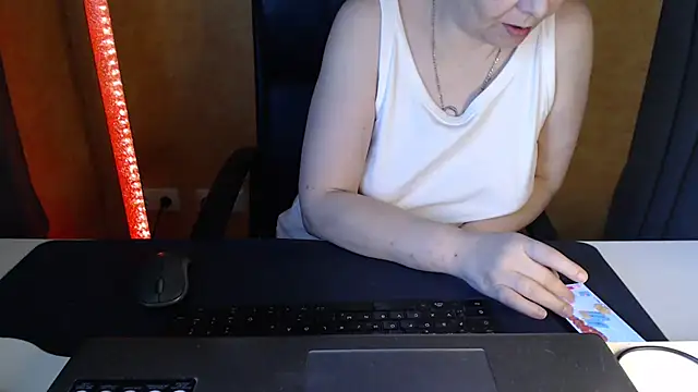 Snapshot of Sweet_Phoenix chatting on 05/18/26, 07:47 Sweet Phoenix online show from 05/18/26, 07:47