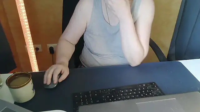 Snapshot of Sweet_Phoenix chatting on 06/11/26, 08:34 Sweet Phoenix online show from 06/11/26, 08:34