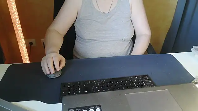 Snapshot of Sweet_Phoenix chatting on 06/19/26, 01:15 Sweet Phoenix online show from 06/19/26, 01:15