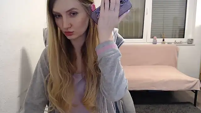 Snapshot of florianikaa chatting on 02/02/25, 11:42 florianikaa online show from 02/02/25, 11:42