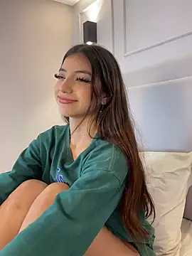 Snapshot of NickyBelmonth chatting on 03/06/25, 06:05 NickyBelmonth online show from 03/06/25, 06:05