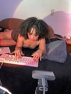 bronwgirl69 online show from 03/16/25, 06:44