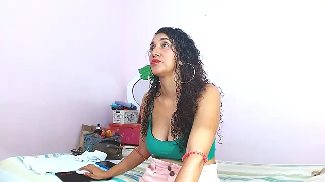 latinabueno41 online show from 01/17/25, 04:04