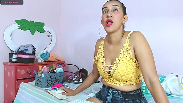 latinabueno41 online show from 02/13/25, 01:29