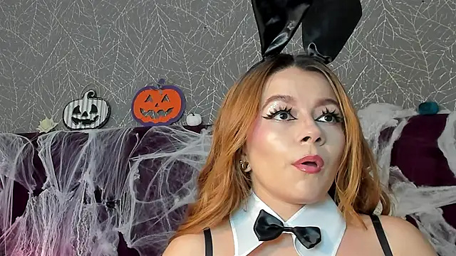 LiaCathaleya online show from 10/31/25, 06:20