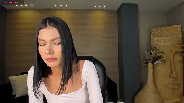 NiaSalvatore online show from 09/18/25, 11:23