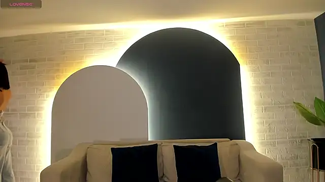 NiaSalvatore online show from 09/20/25, 03:57