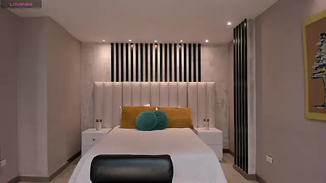 NiaSalvatore online show from 09/21/25, 04:52