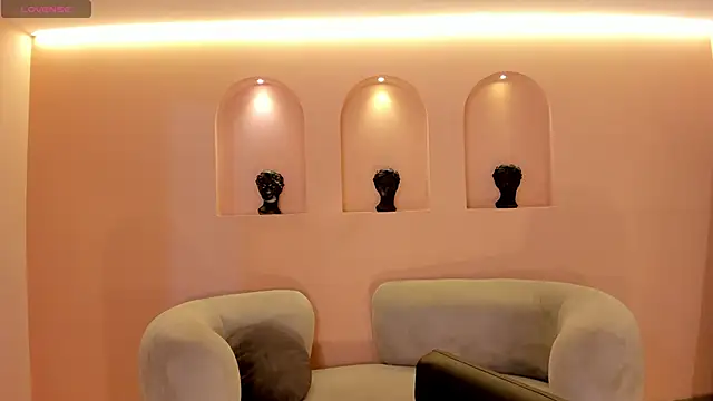 NiaSalvatore online show from 10/19/25, 11:11