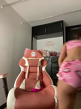 Snapshot of Amys chatting on 01/09/25, 05:23 Amys online show from 01/09/25, 05:23