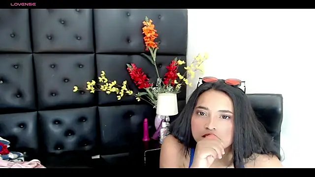 Carolaine01 online show from 03/03/25, 10:10