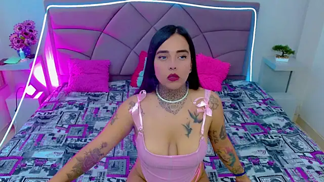 Carolaine01 online show from 09/11/25, 03:23