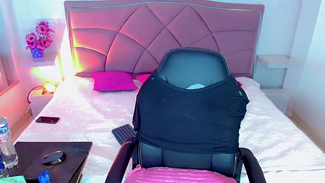 Carolaine01 online show from 10/13/25, 05:46