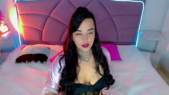 Carolaine01 online show from 10/16/25, 08:21