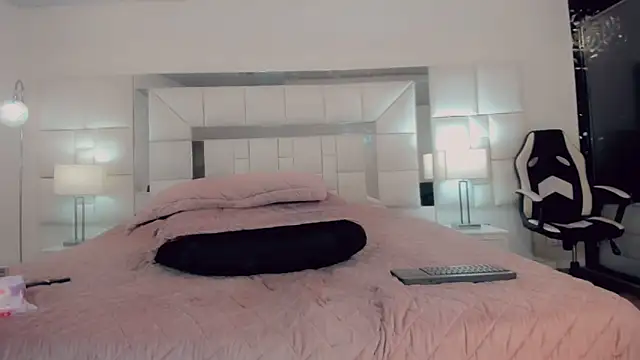 Gisele fox online show from 03/13/25, 10:32