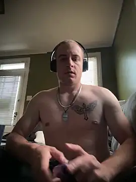 Snapshot of Golden_Alex chatting on 01/07/25, 12:52 Golden Alex online show from 01/07/25, 12:52