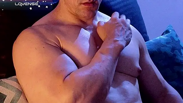 Snapshot of life_warrior chatting on 12/19/24, 05:18 life warrior online show from 12/19/24, 05:18