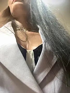 BELLA--26 online show from 10/22/25, 02:06