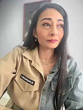 BELLA--26 online show from 11/01/25, 02:08