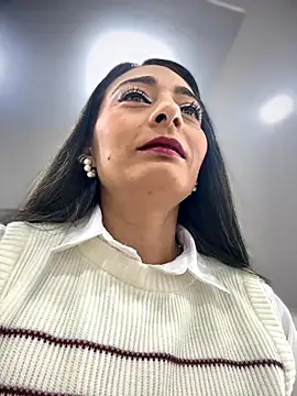 BELLA--26 online show from 12/02/25, 01:50