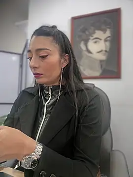 BELLA--26 online show from 12/22/25, 01:52