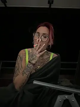 Mia-Fuchs online show from 01/04/25, 06:51