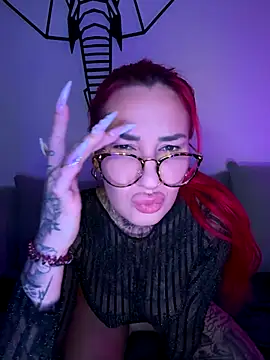 Mia-Fuchs online show from 09/11/25, 09:04