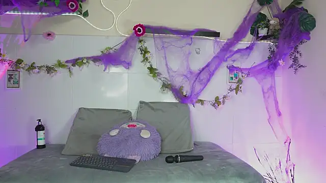 bri cullen online show from 10/24/25, 02:41