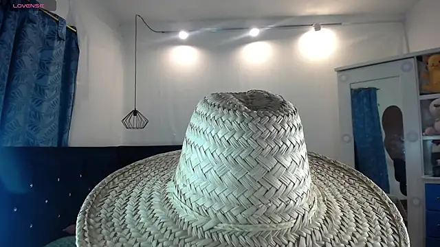 twinkmilk  online show from 03/21/25, 01:01