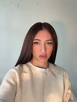 Maddy Jones online show from 03/04/25, 04:09