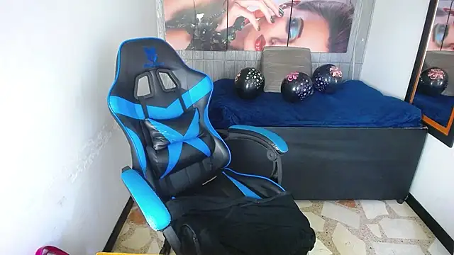 Anniee x online show from 10/05/25, 05:00