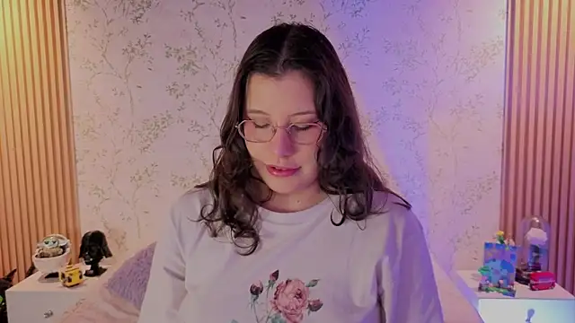Snapshot of Charlotte__Miller chatting on 06/06/26, 11:59 Charlotte Miller online show from 06/06/26, 11:59
