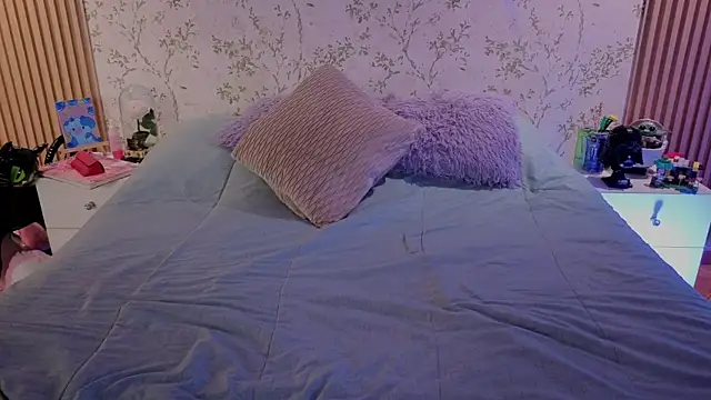Snapshot of Charlotte__Miller chatting on 07/04/26, 12:11 Charlotte Miller online show from 07/04/26, 12:11