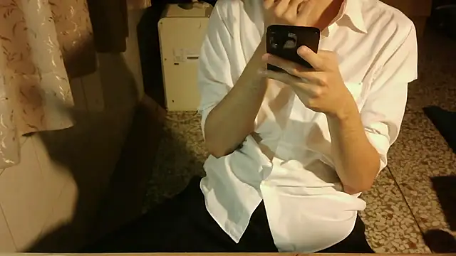 Snapshot of KYU890428 chatting on 05/15/26, 05:42 KYU890428 online show from 05/15/26, 05:42