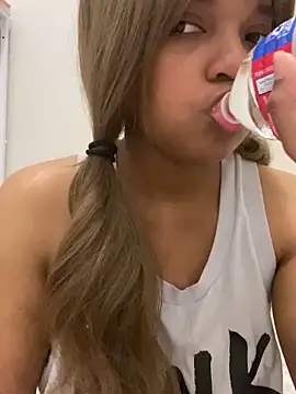 AwkwardJasminee online show from 01/06/26, 09:02