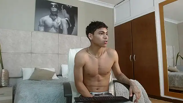 adam piarse01 online show from 09/28/25, 10:37